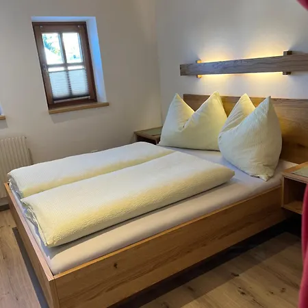 Wirtshaeusl アパート *